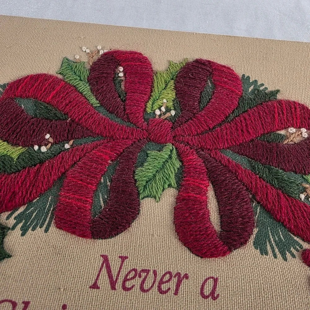 VTG 1987 Creative Circle Crewel Embroidery Christmas Memories Wreath Completed
